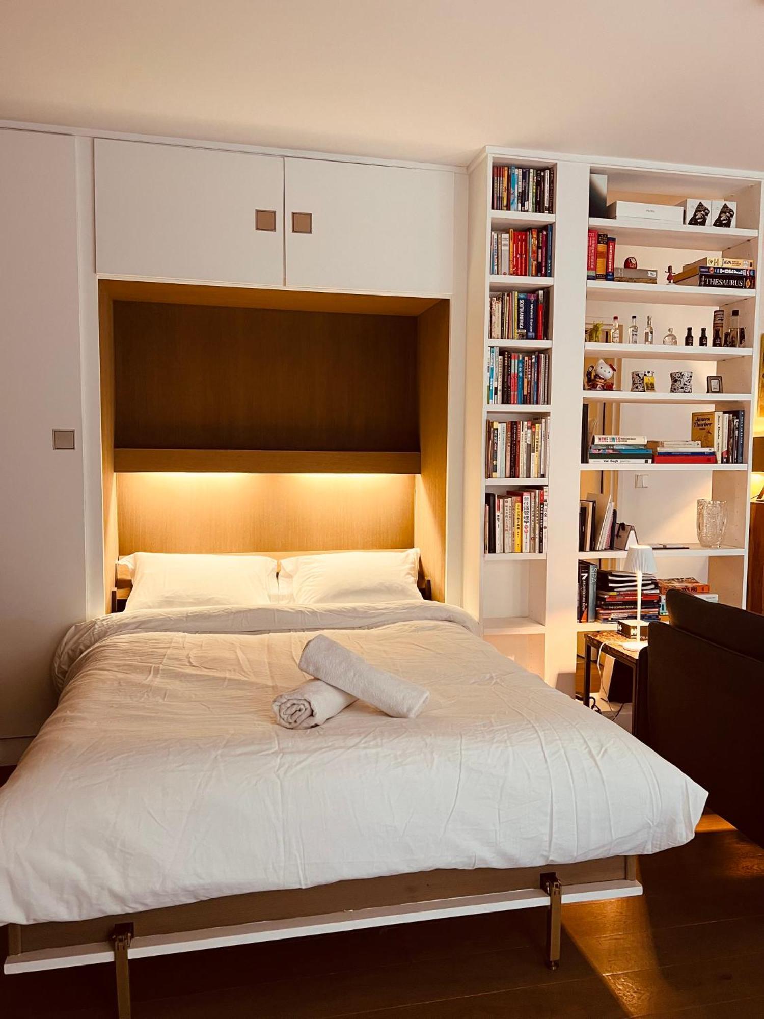 Another Attractive Flat Near By St-germain, St-placide Parijs